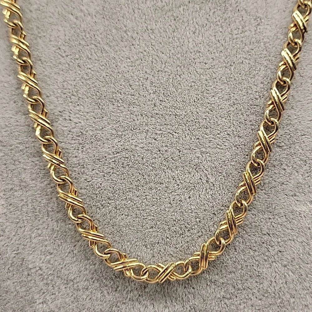 Goldtone Chain Intricate Design - Picture 2 of 5